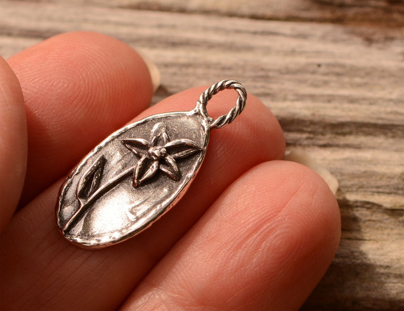 Oval Flower Charm, Etched Love, CatD-1058